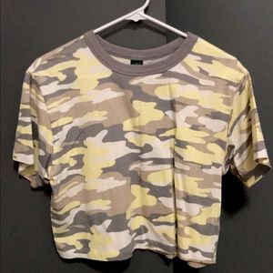 Yellow camo cropped t-shirt